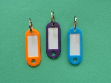 visačka 2,3x5,5cm MO, otvor, plast, kov.kroužek